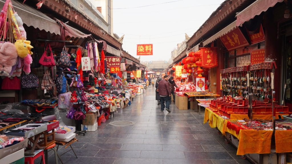 Featured image Overcrowded places in China